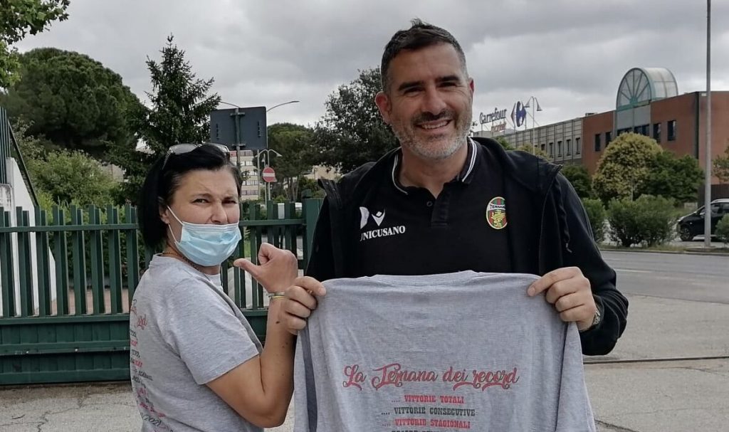 TERNANA, UNA T-SHIRT CON I RECORD ROSSOVERDI