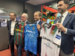 La presentazione delle maglie della scorsa stagione