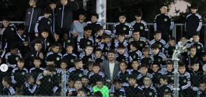 Andrea Ranocchia con i bambini del settore giovanile del Terni FC