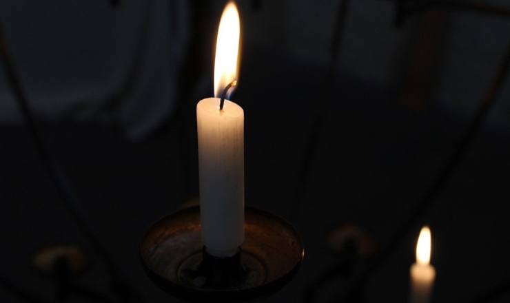 Candele accese a lutto - Foto Pixabay - Ternanatime.com