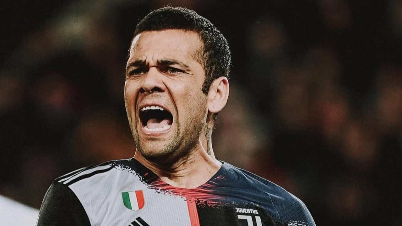 Dani Alves in campo con la maglia della Juventus - Foto Instagram - Ternanatime.com