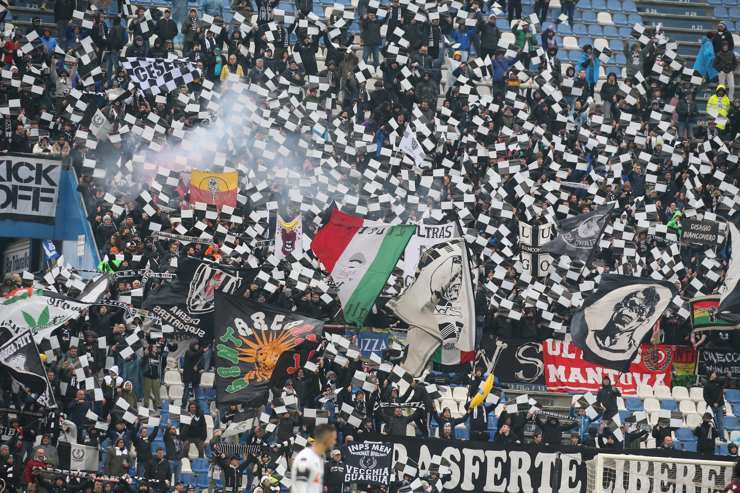 I tifosi del Cesena - Foto Lapresse - Ternanatime.com