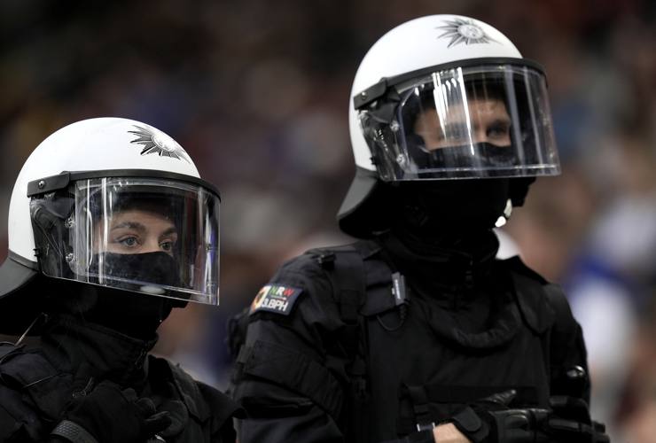 La polizia pronta a intervenire - Foto Lapresse - Ternanatime.com