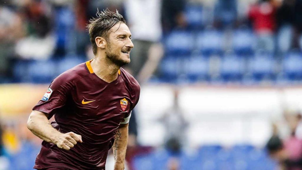 Sfuma il sogno dei tifosi romanisti: Totti non lavorerà più nel calcio | Lo ha annunciato lui stesso