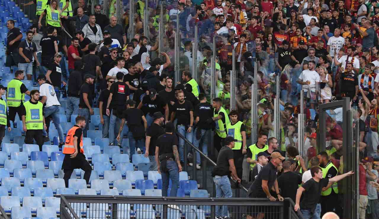 Disordini tra tifosi in curva