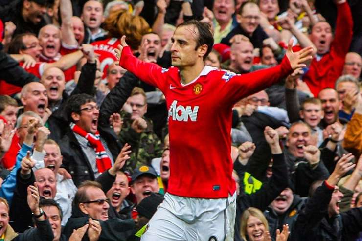 Berbatov festeggia una rete segnata con la maglia del Manchester United - Foto Instagram - Ternanatime.com