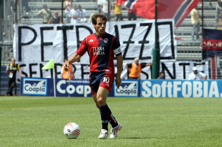 Gianfranco Zola in campo - Foto Lapresse - Ternanatime.com