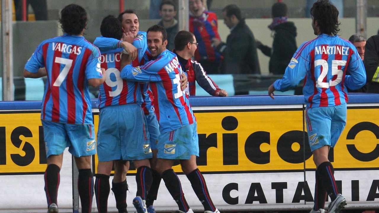 Il Catania festeggia una rete in Serie A - Foto Lapresse - Ternanatime.com