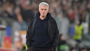 Josè Mourinho a bordo campo - Foto Lapresse - Ternanatime.com