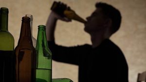 Uomo che beve