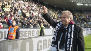 Zico saluta i tifosi - Foto Lapresse - Ternanatime.com